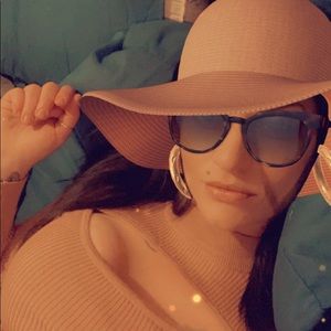 Meet your Posher, Shana